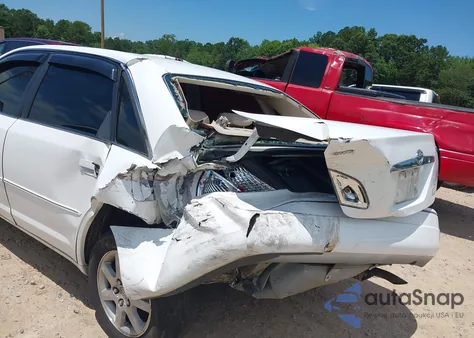 2000 Toyota Avalon Xls z USA, uszkodzony, nr VIN 4T1BF28B2YU095637